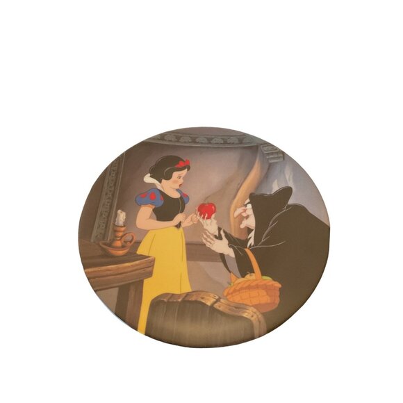 Disney Snow White & Evil Queen "The Poison Apple" Collectors Plate - Picture 1 of 2